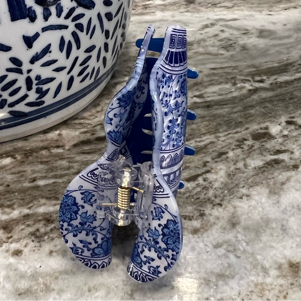 Blue & White Chinoiserie Ginger Jar Hair Clip - Picture 4 of 9
